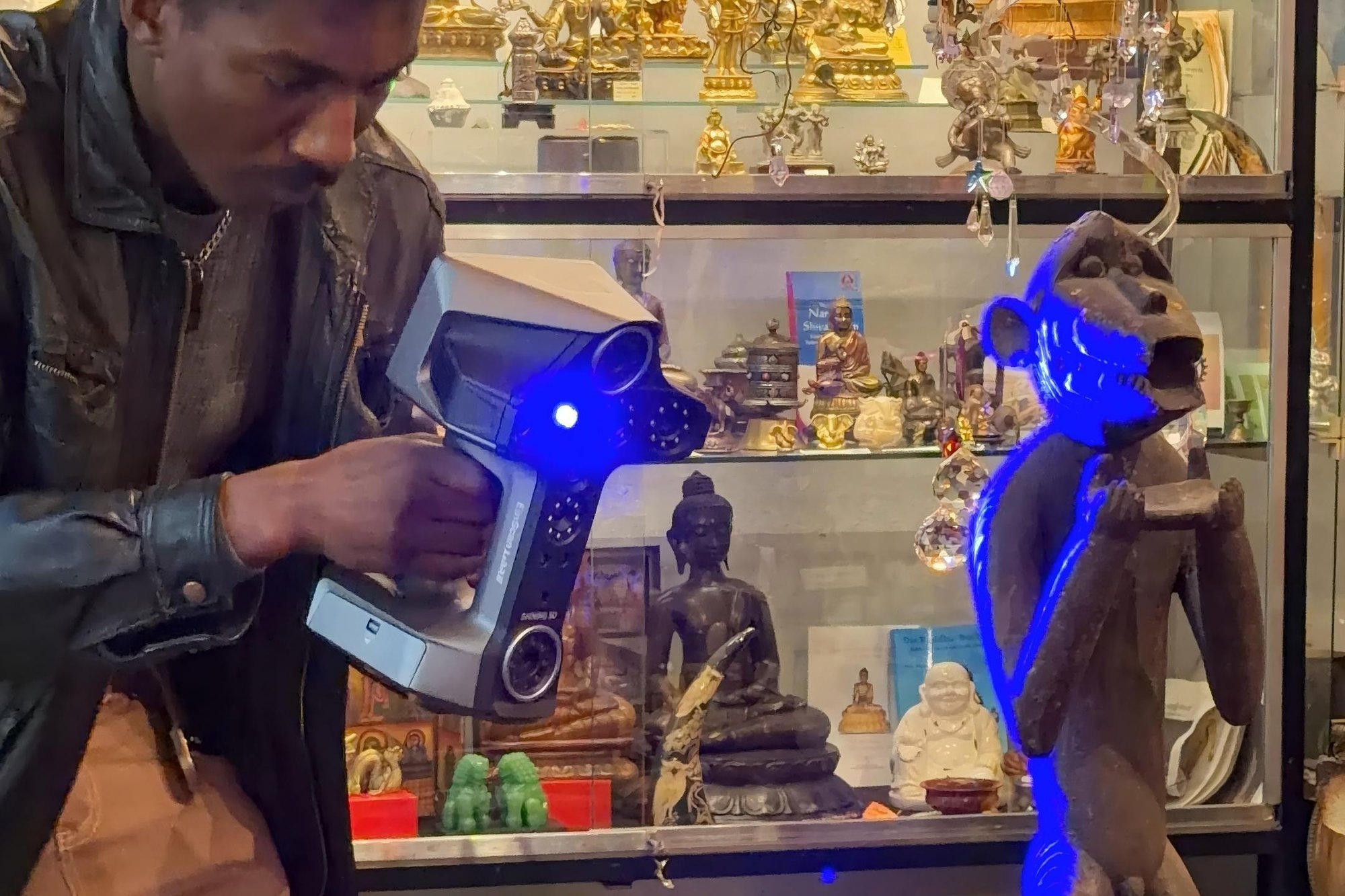 Standalone 3D scanning cultural heritage artifacts inside Afroasiatic Gallery in Bremen